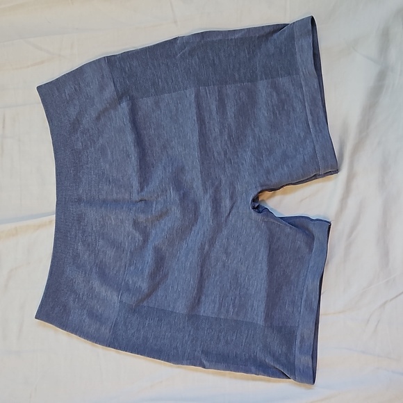 Alphalete Amplify Shorts - French Blue - Picture 2 of 4